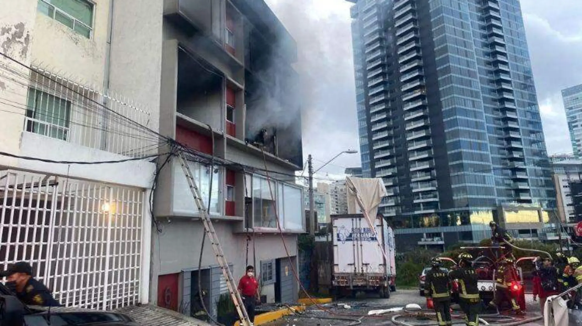 Cuajimalpa incendio en edificio 